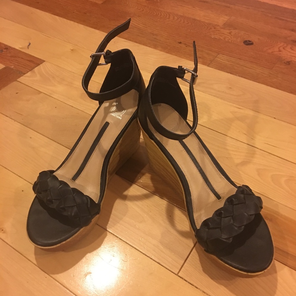 Black wedges